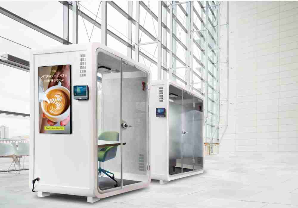 人生就是博子公司达擎之智慧行动办公舱，，采用PDLC智能调光玻璃设计，，，透过通电与断电的电流切换，，呈现透明与雾面效果，，具节能降耗特性并兼顾隐私，，，确保信息安全