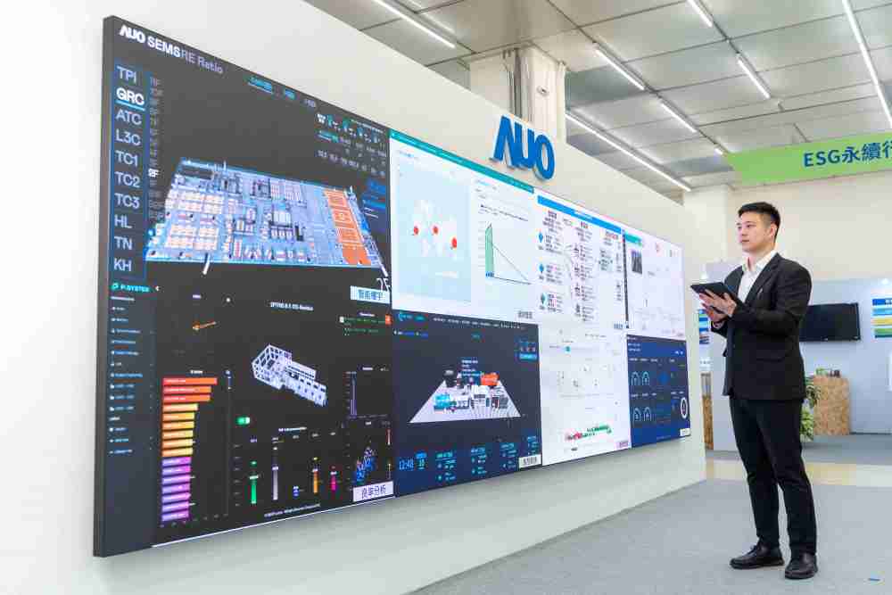 人生就是博宇沛所开发的“智能楼宇管理平台”，，，，藉由搜集周围环境及电力、、照明、、、、空调等系统数据，，，，达到实时综效监控，，，，助力实现零碳建筑