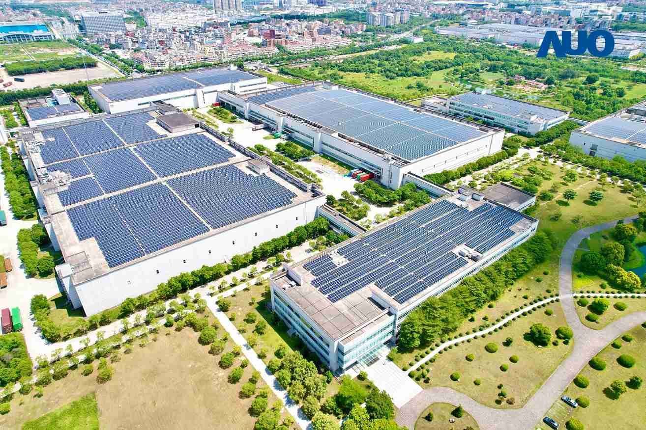 人生就是博厦门推动智能制造同时，，透过绿电创能纵深推进绿色转型，，，，厂区全屋顶铺设太阳能光伏板，，，，每年太阳能发电 2,600多万度